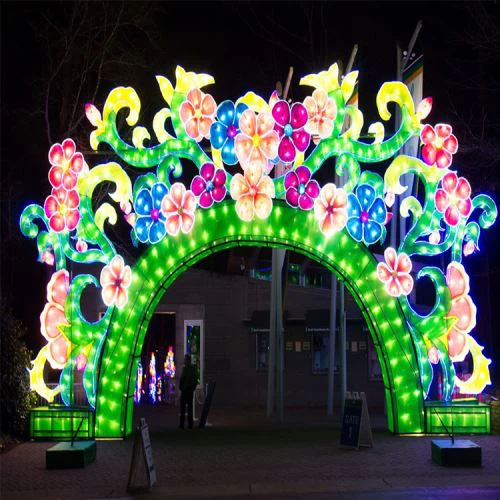 Lanterne chinoise en soie brillante pour le parc d'attractions